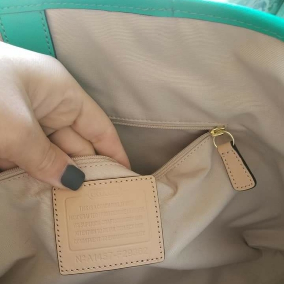 Coach tote - Picture 2 of 4